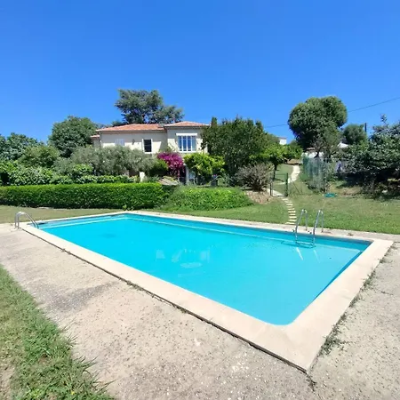 Deux-pieces Avec Piscine Et Vue A