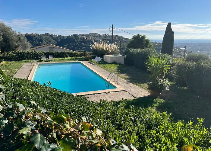 Deux-pieces Avec Piscine Et Vue A Апартаменты *