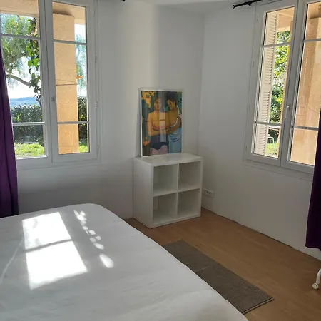 Deux-pieces Avec Piscine Et Vue A