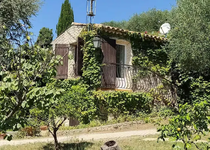 Daire Deux-pieces Avec Piscine Et Vue A Nice