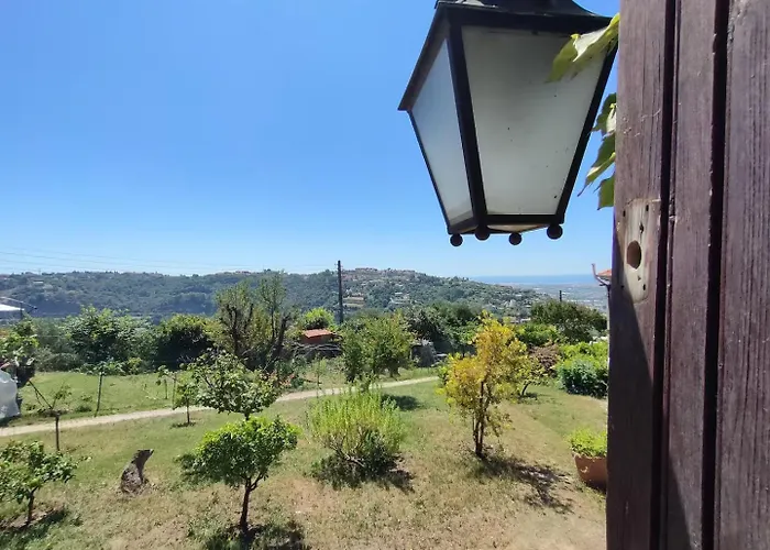 Deux-pieces Avec Piscine Et Vue A Daire Nice