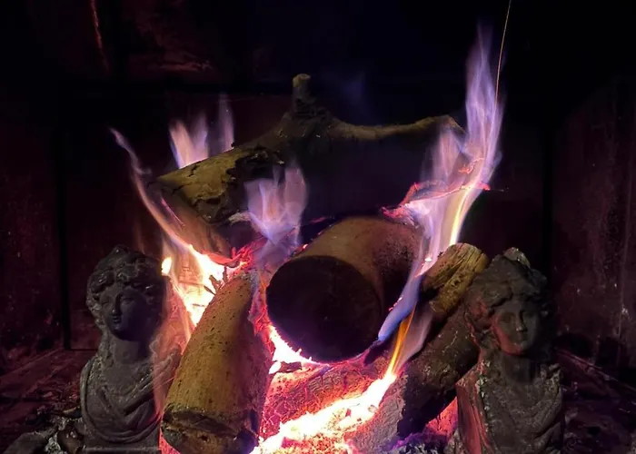 Deux-pieces Avec Piscine Et Vue A Daire